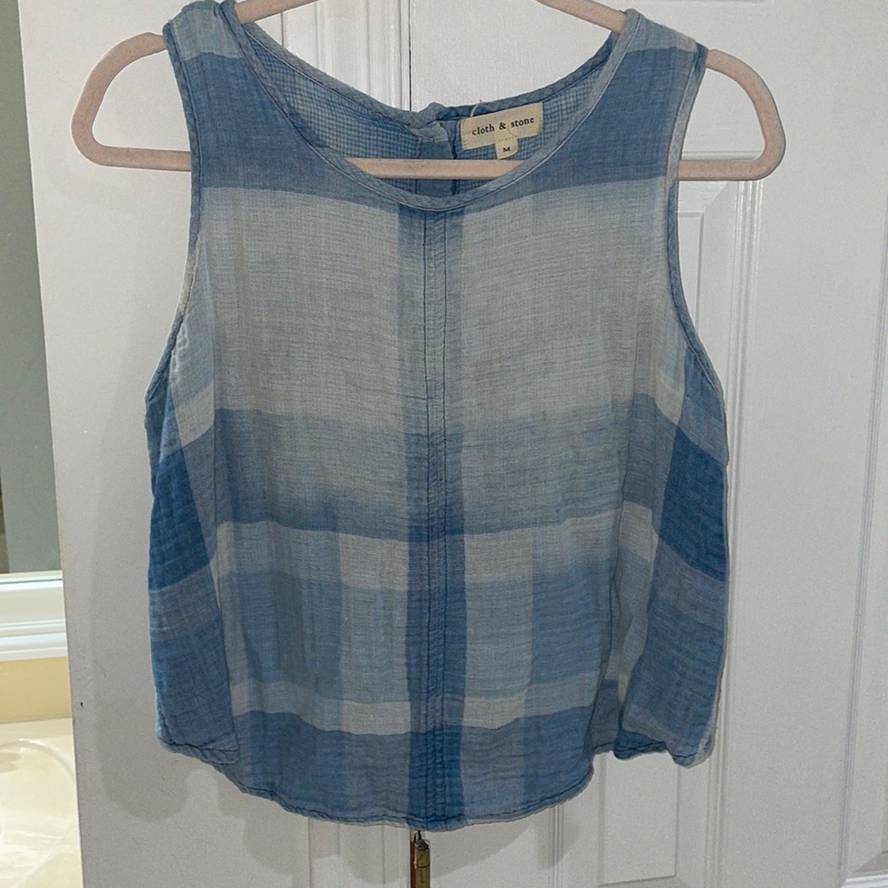 Cute denim look top with a cropped back with buttons